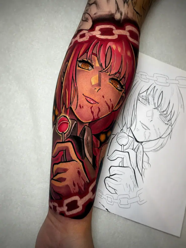 Tatuaje neo tradicional de Makima de Chainsaw Man en el antebrazo